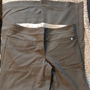 Express women’s Editor Size 2R relaxed fit casual dress pants with wide legs